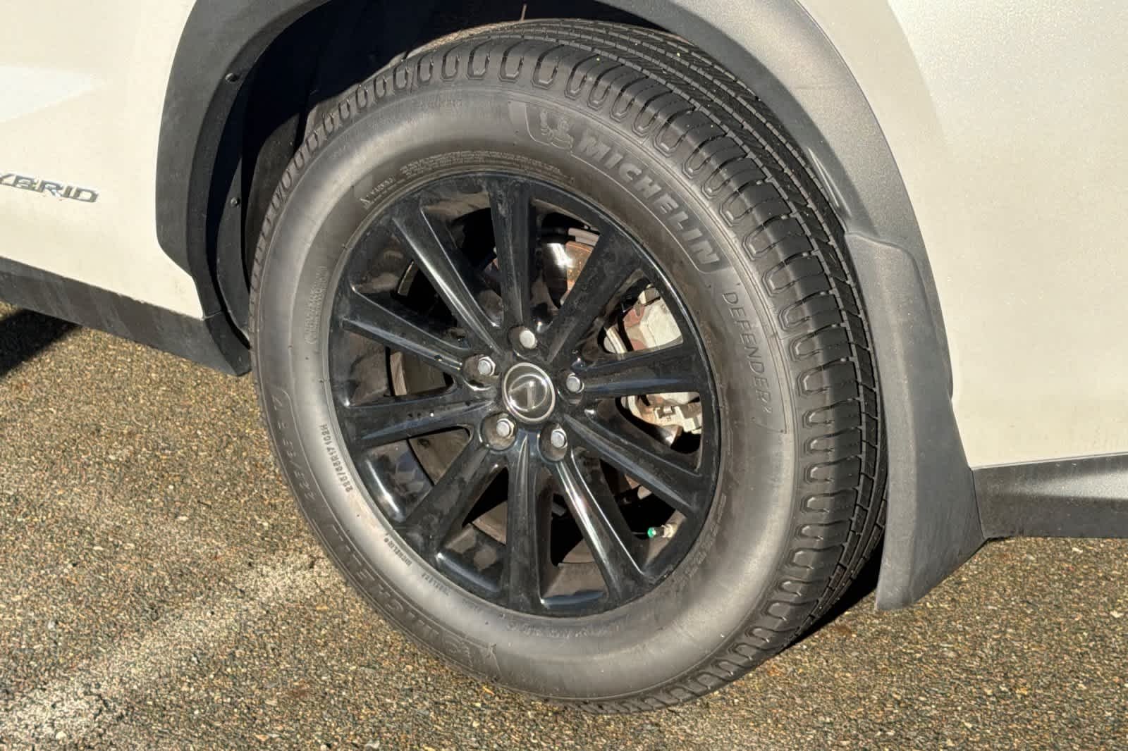 Used 2019 Eminent White Pearl Lexus  image 18