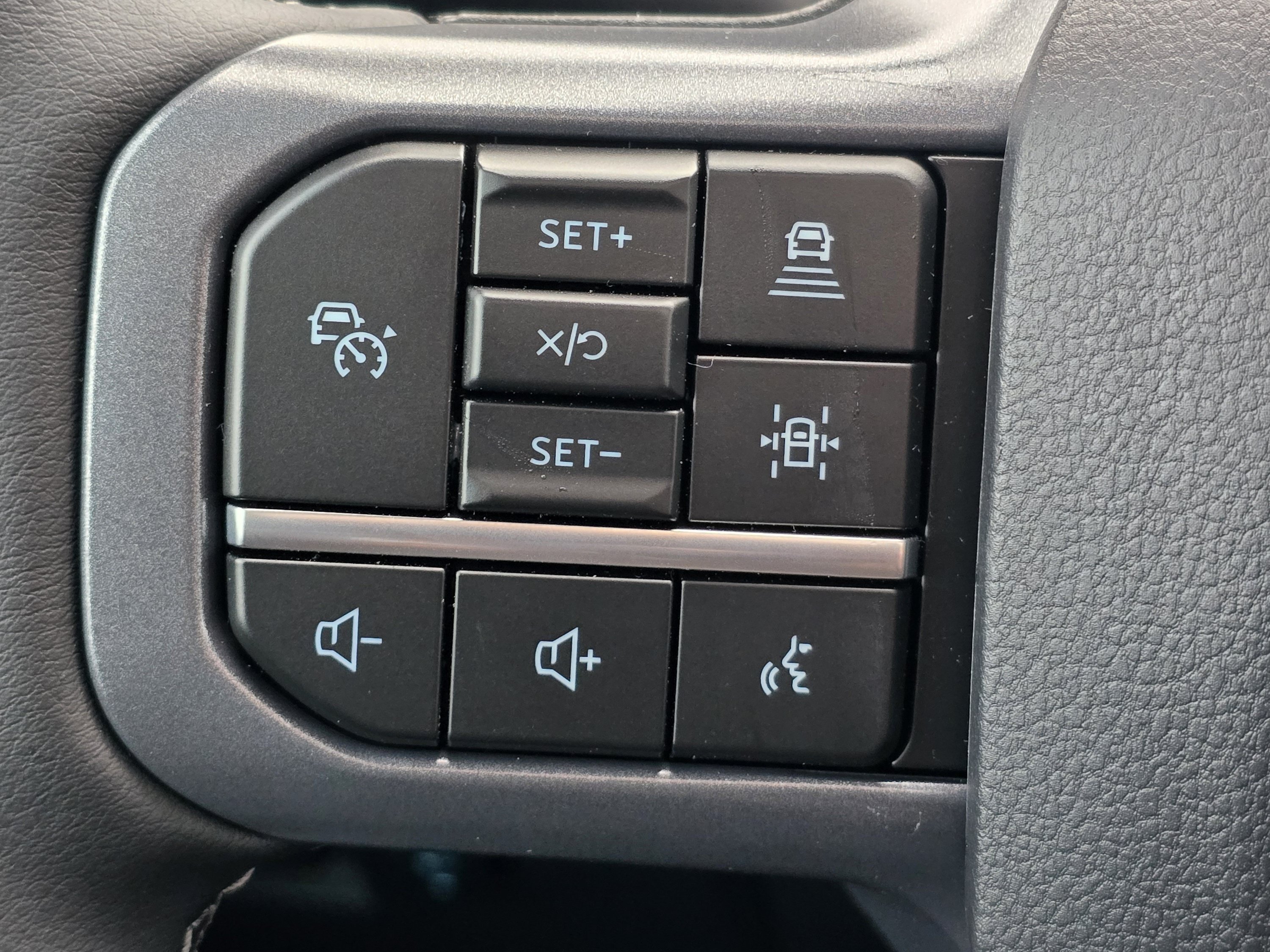 New 2026 Carbonized Gray Metallic Ford LARIAT image 19