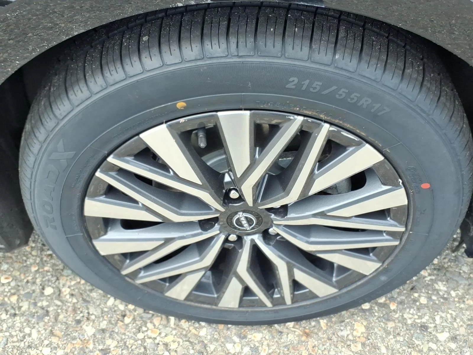 Used 2024 Super Black Nissan 2.5 SV image 11