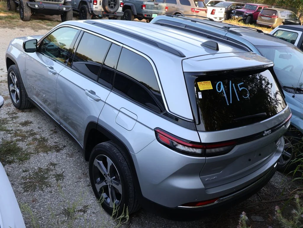 Used 2024 Silver Jeep Limited image 21