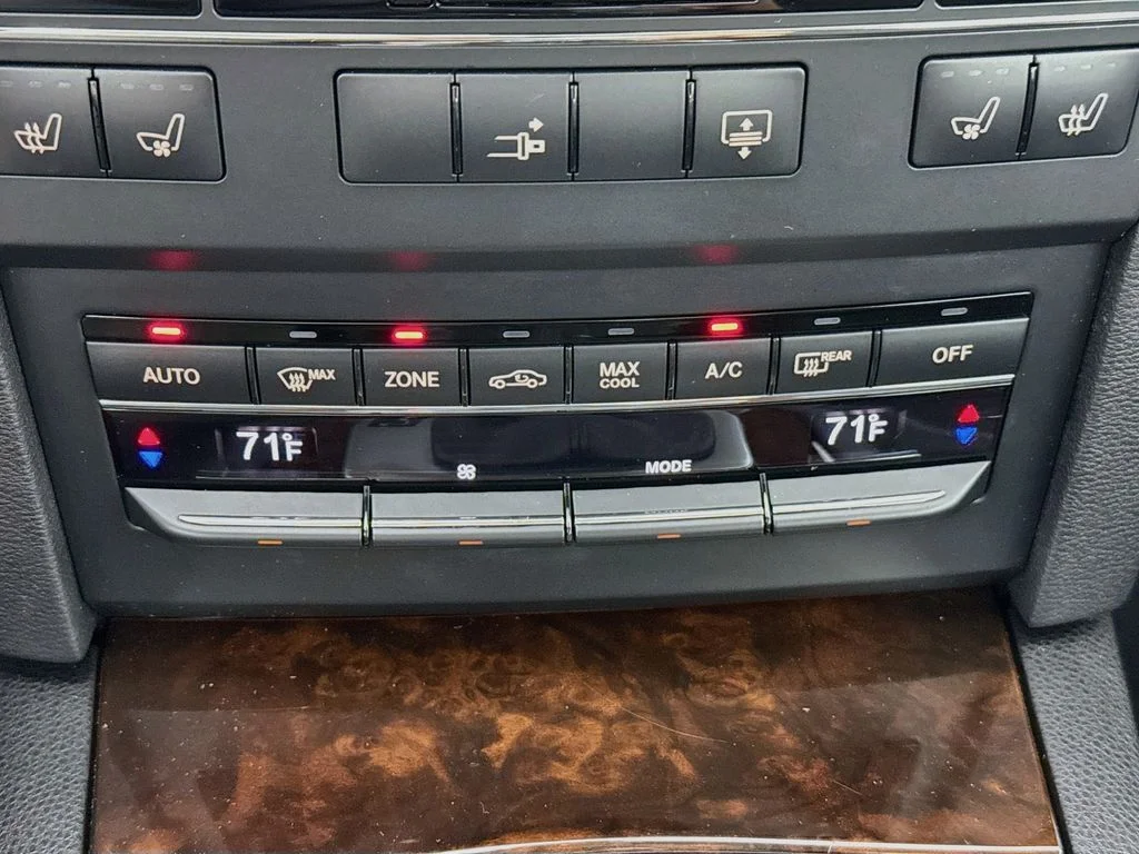 Used 2010  Mercedes-Benz E 350 image 17