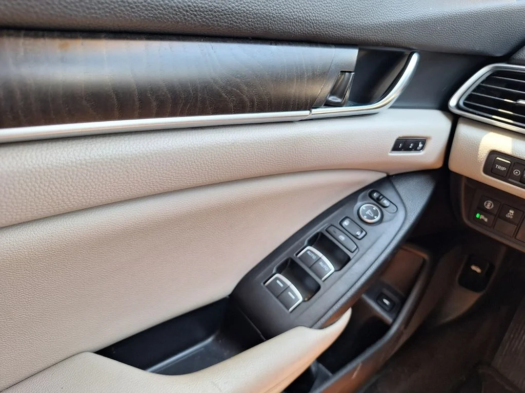 Certified Used 2022  Honda EX-L image 18