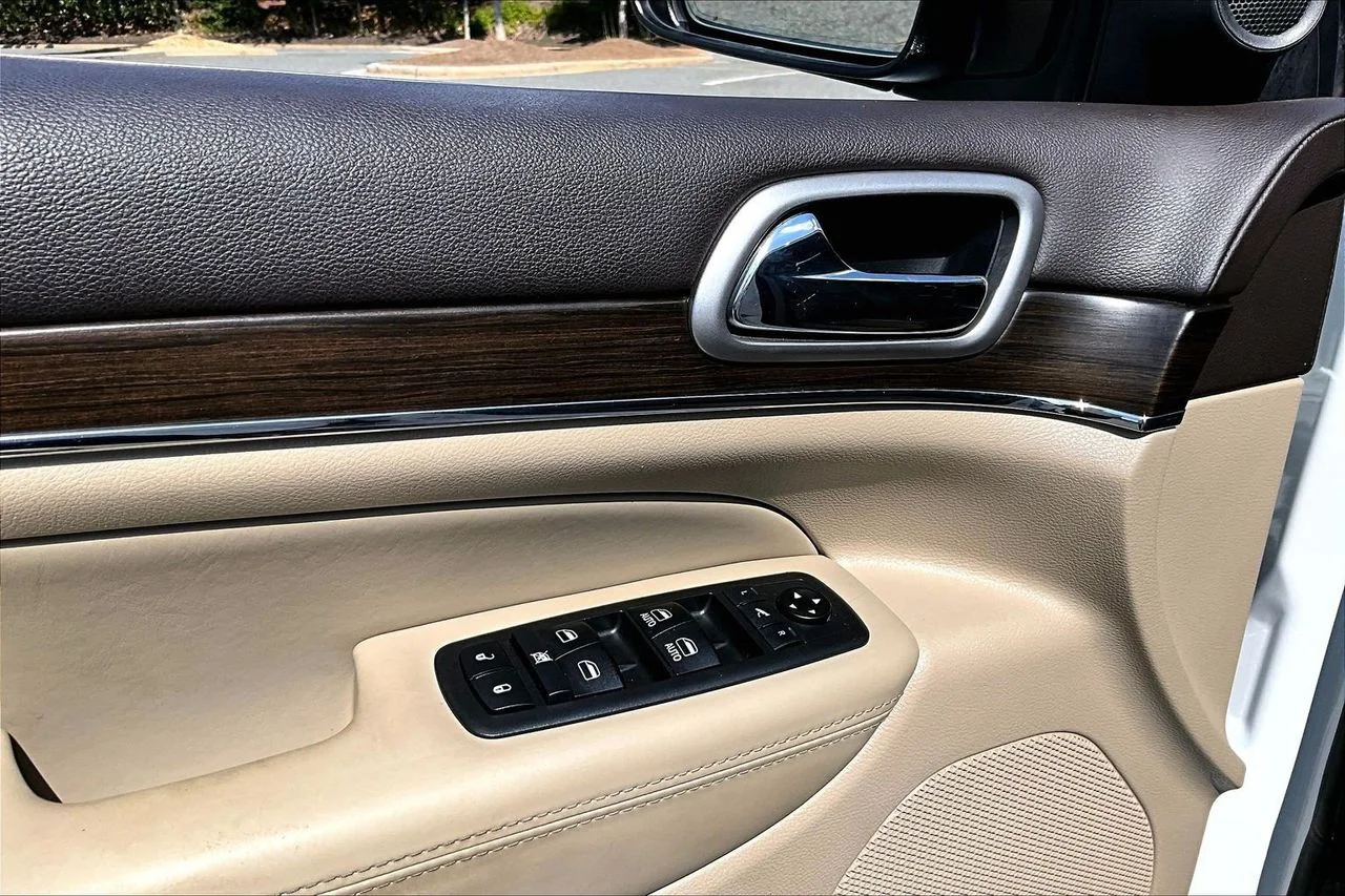 Used 2018 White Jeep Overland image 26