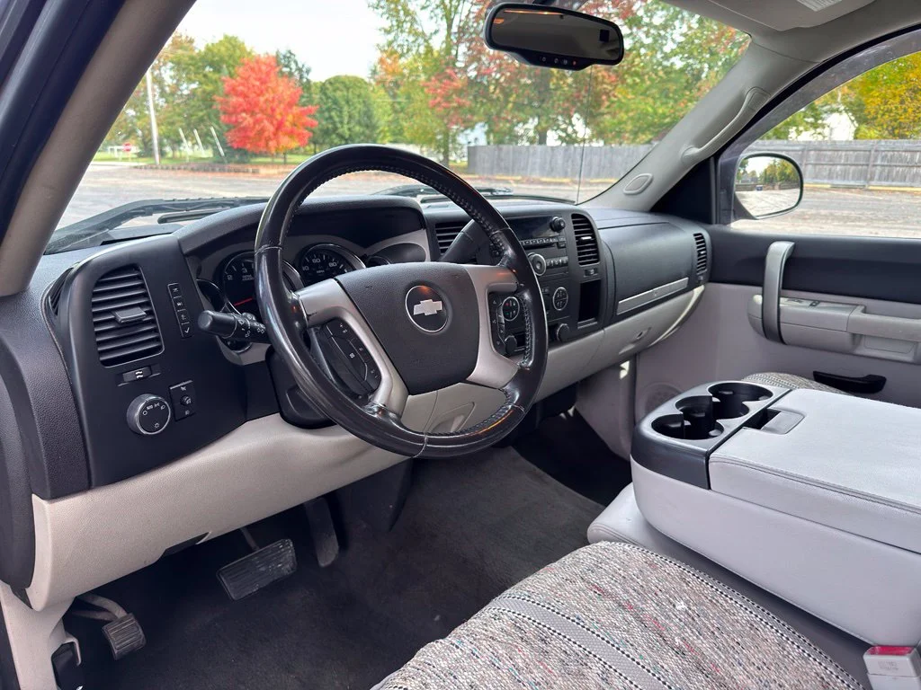 Used 2008 Silver Chevrolet LT image 16