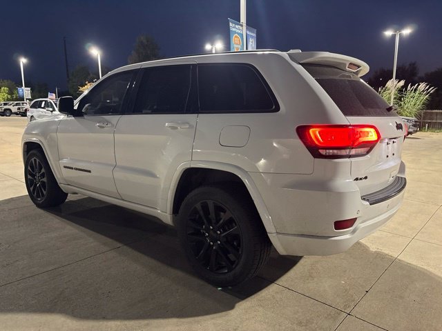 Used 2018 White/off-white Jeep Altitude image 8