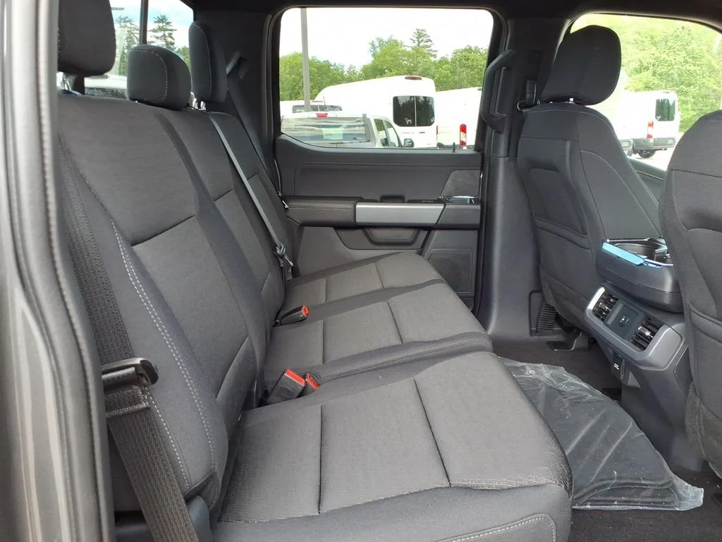 New 2026 Carbonized Gray Metallic Ford XLT image 13