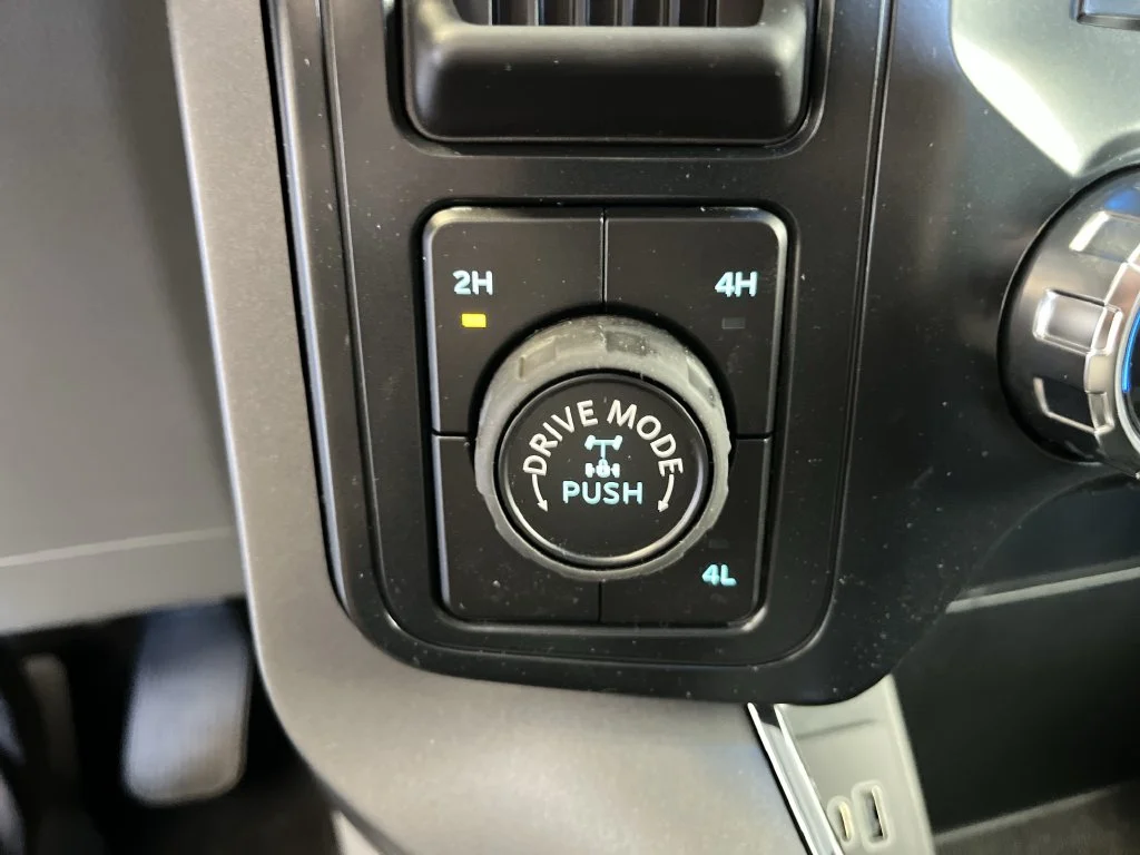 New 2026 Agate Black Metallic Ford XLT image 23