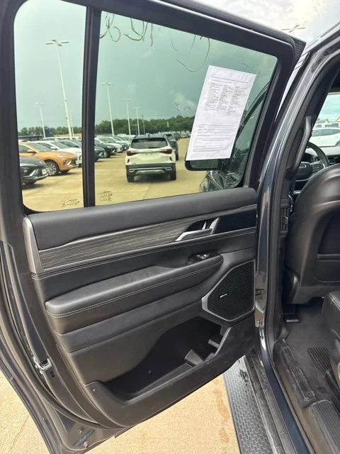 2024 Jeep Wagoneer L Series II - Photo 10