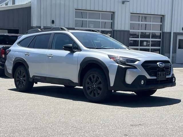 Used 2025 Silver Subaru Onyx Edition image 30