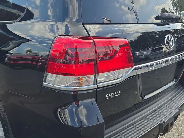 Used 2017  Toyota Base image 36