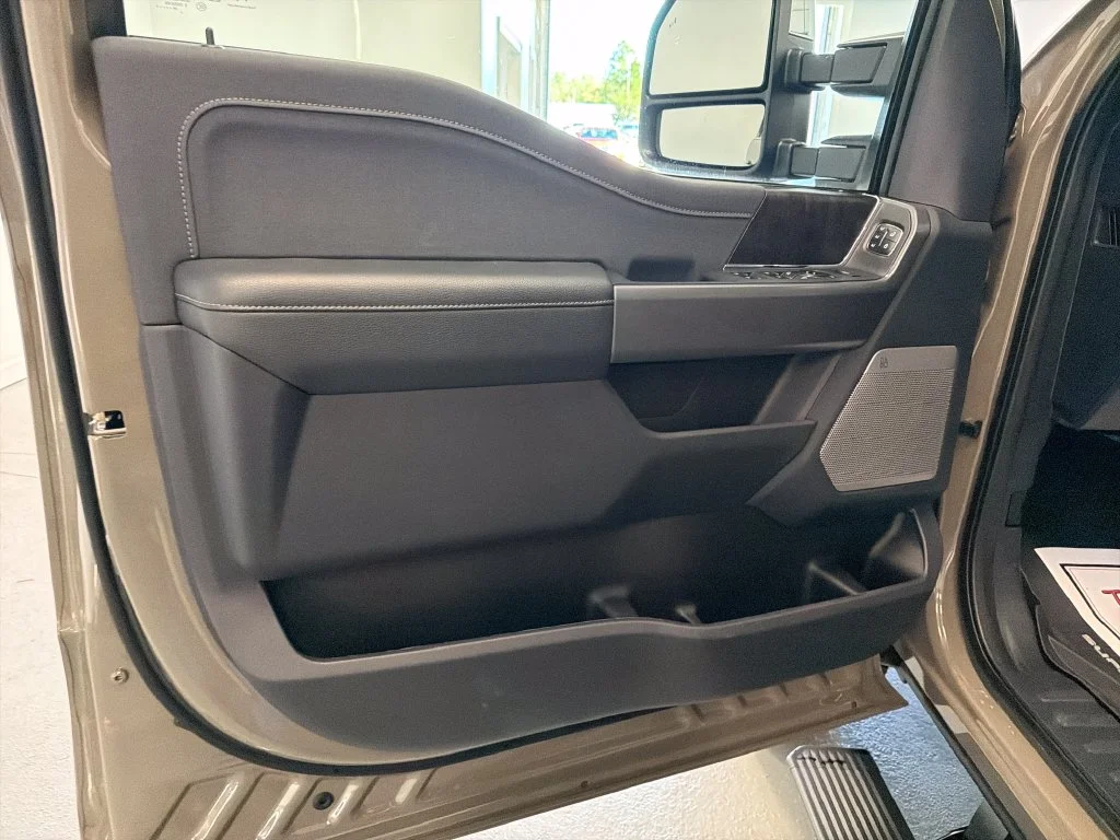New 2027 Gray Ford Lariat image 15