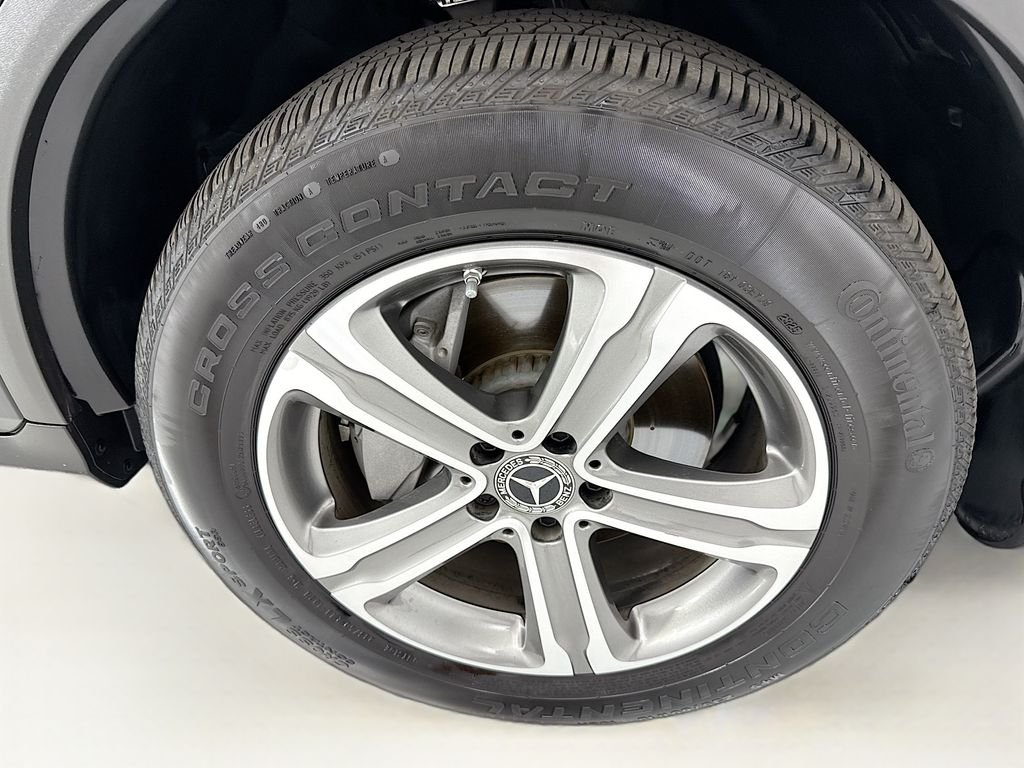 Certified Used 2022  Mercedes-Benz GLC 300 image 30