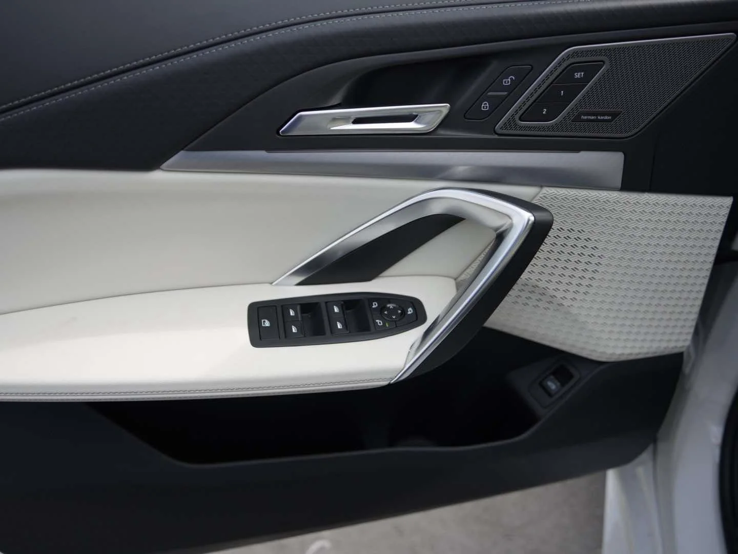 New 2026 Alpine White BMW xDrive28i image 11