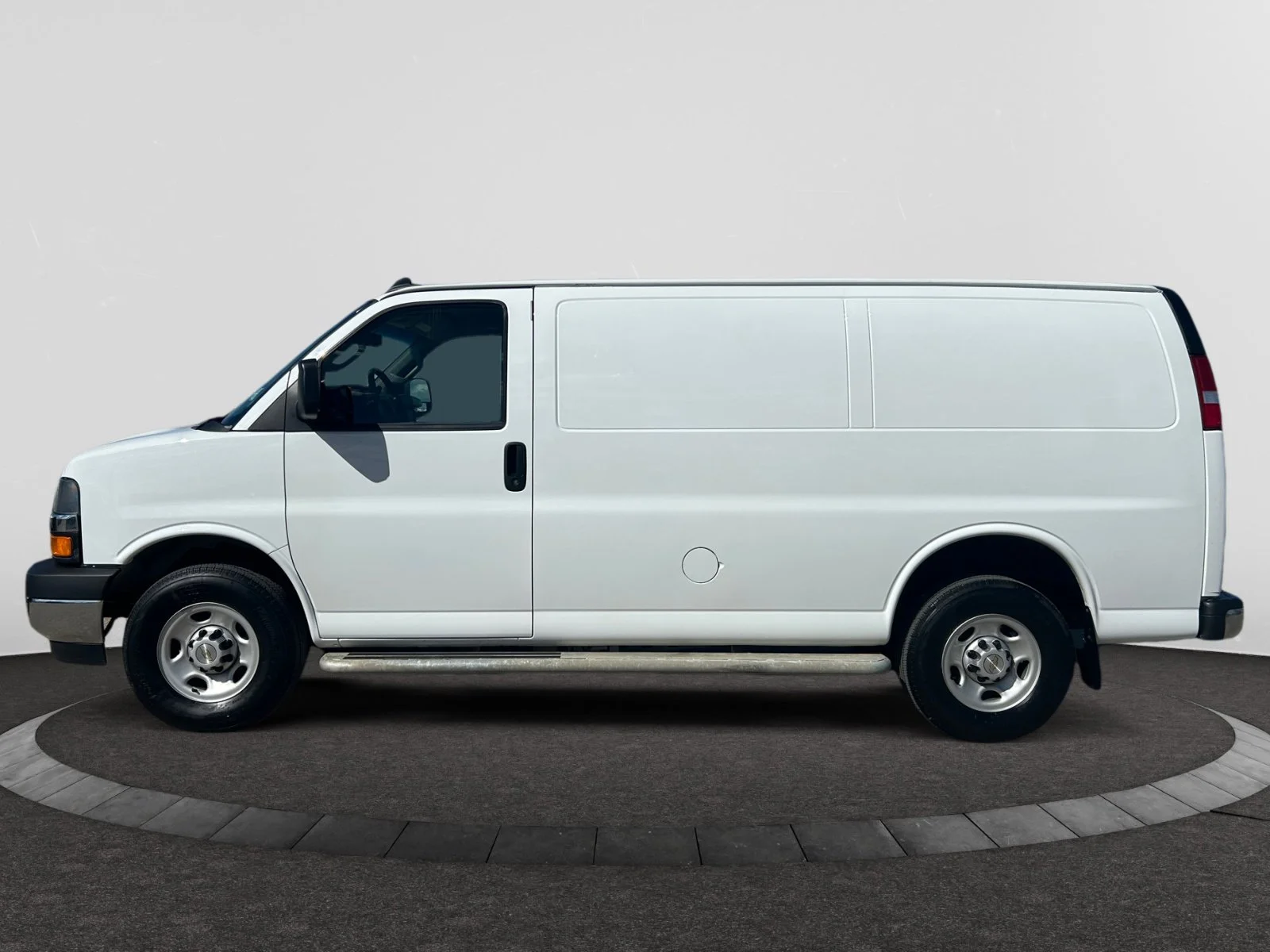 Used 2024 White Chevrolet  image 2