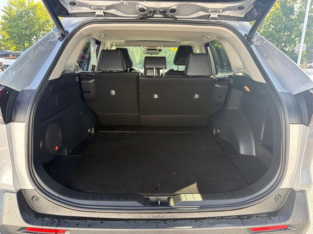 Used 2019 Silver Sky Metallic Toyota XLE Premium image 21
