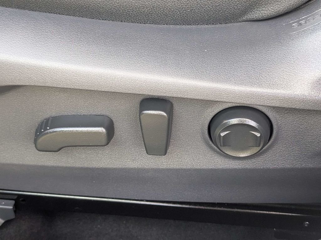 Used 2025 White Subaru Onyx Edition image 22
