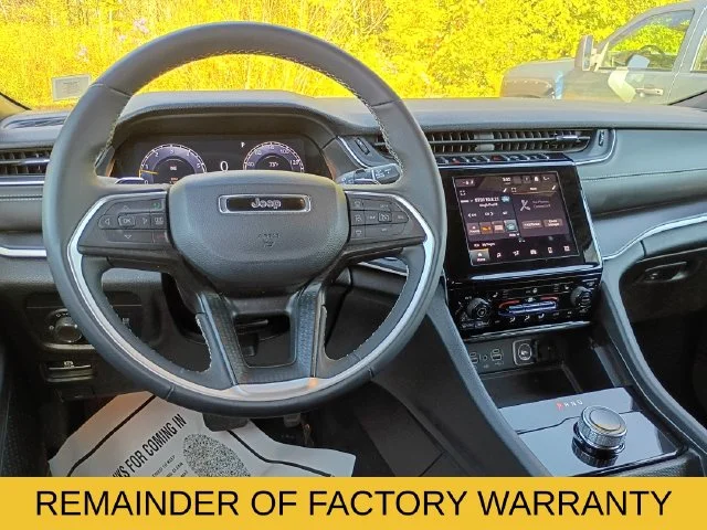 Used 2024 White Jeep Altitude image 10
