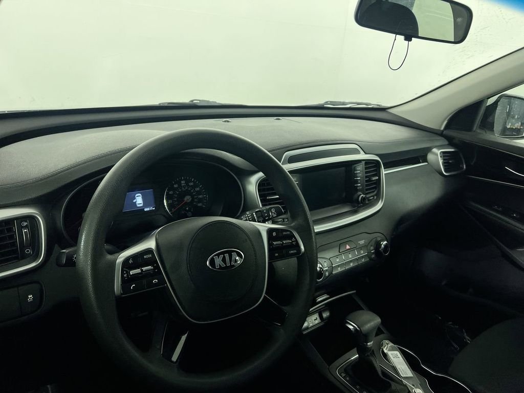 Used 2019 White Kia LX image 27