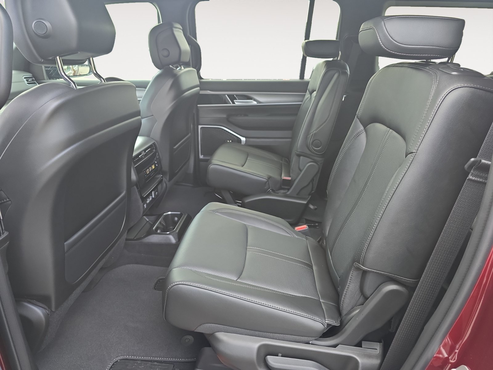 New 2026 Velvet Red Pearlcoat Jeep  image 24