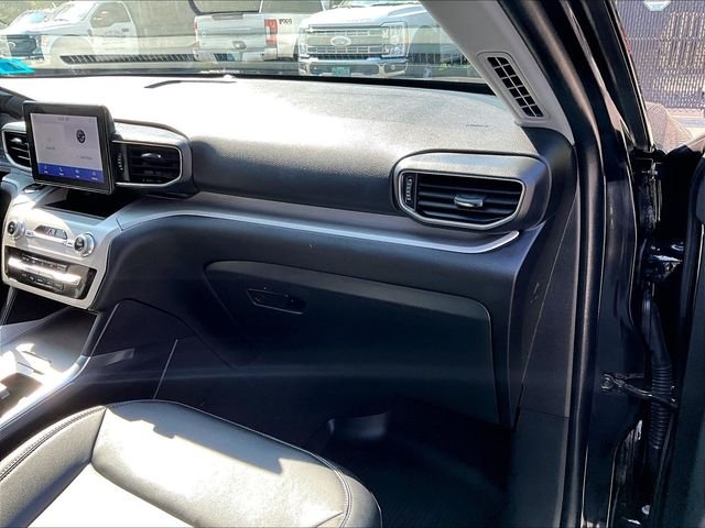 Used 2023 Black Ford XLT image 17