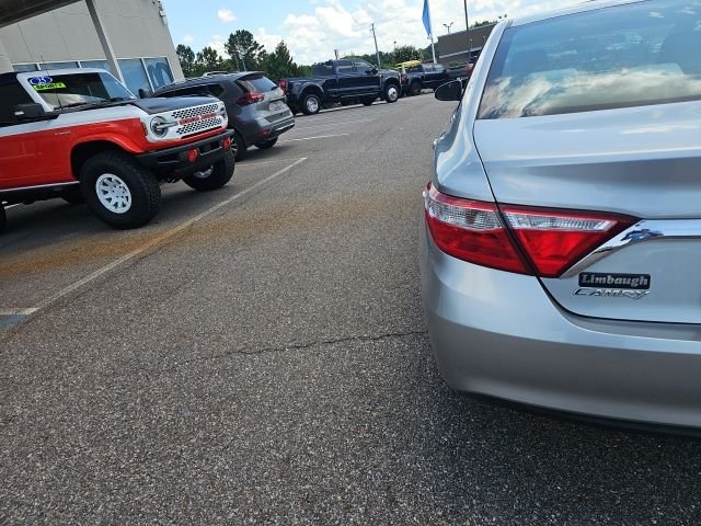 Used 2016 Gray Toyota LE image 7