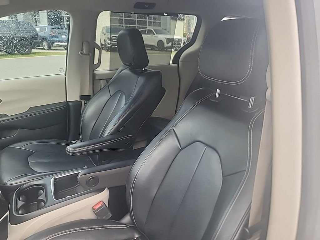 Used 2022 White Chrysler Touring L image 8