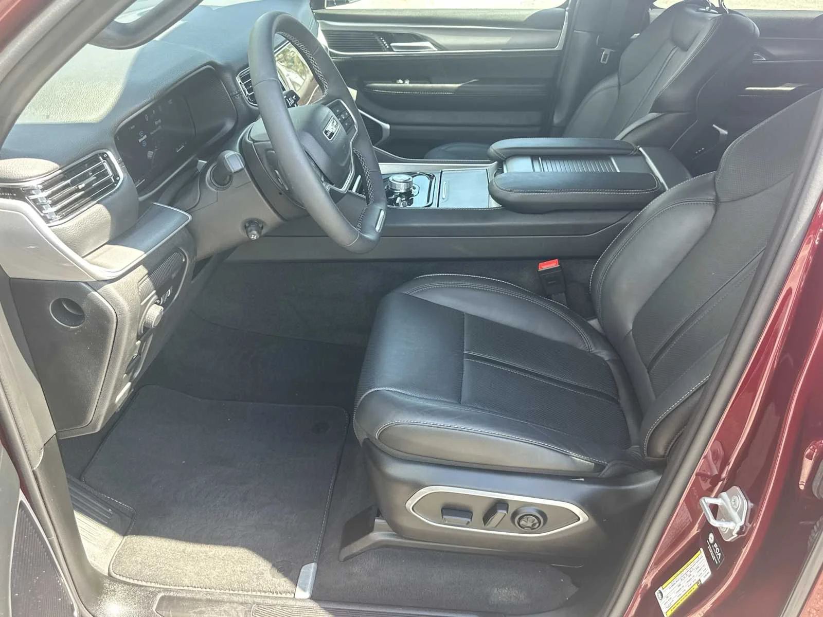 New 2026 Velvet Red Pearl-Coat Exterior Paint Jeep Limited Altitude image 9