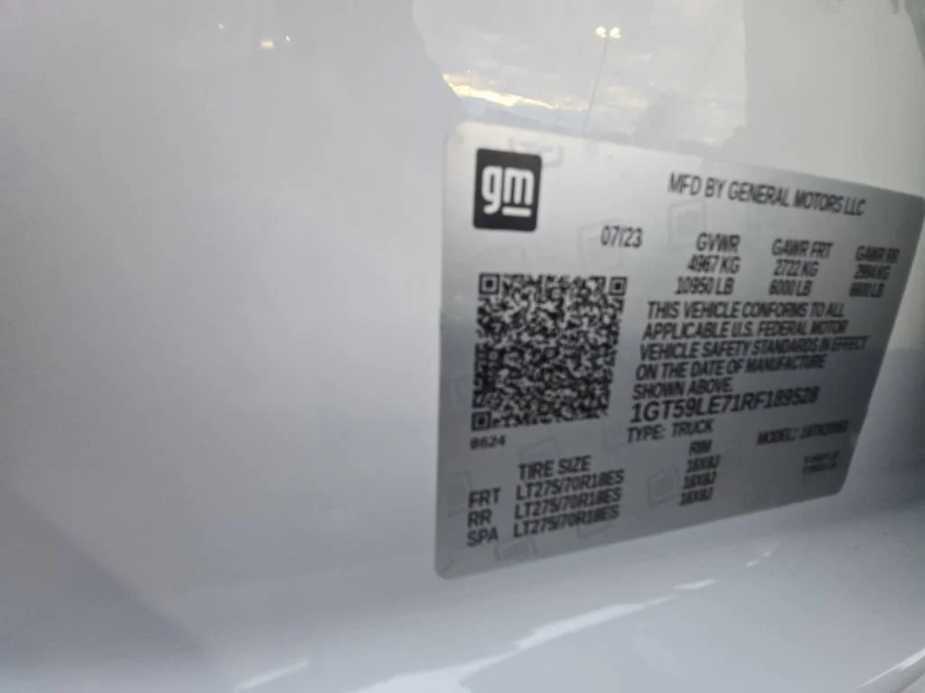 Used 2024 Summit White GMC Pro image 31