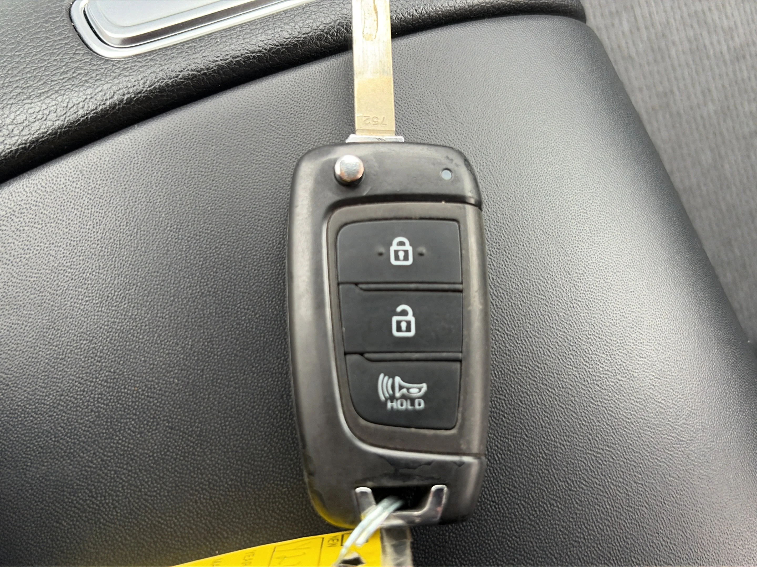 Used 2023 Shimmering Silver Hyundai SE image 24