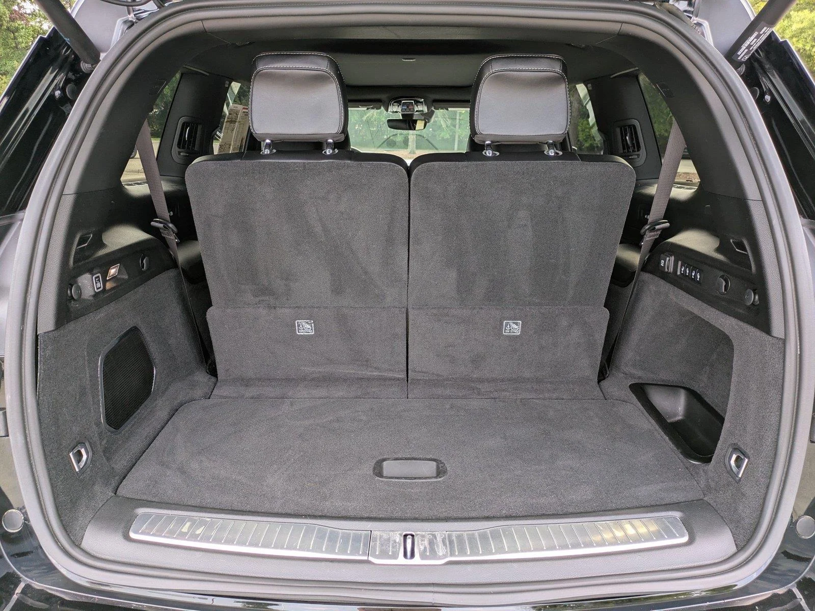 Used 2023 Diamond Black Crystal Pearlcoat Jeep Overland image 13