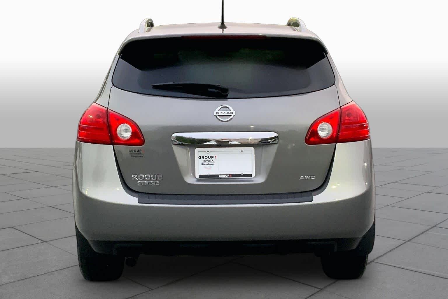 Used 2015 Platinum Graphite Nissan S image 5
