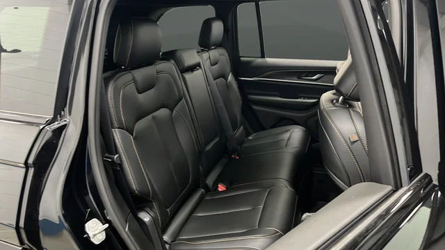 New 2026 Diamond Black Crystal Pearl-Coat Exterior Paint Jeep  image 24