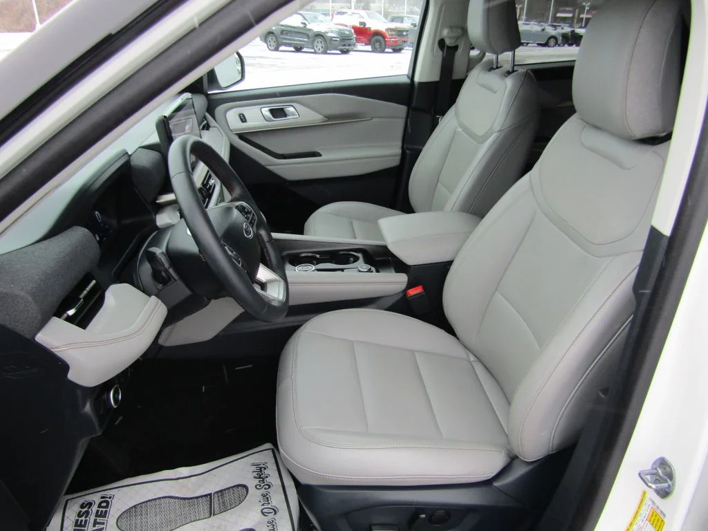 Used 2025 Star White Ford Active image 11