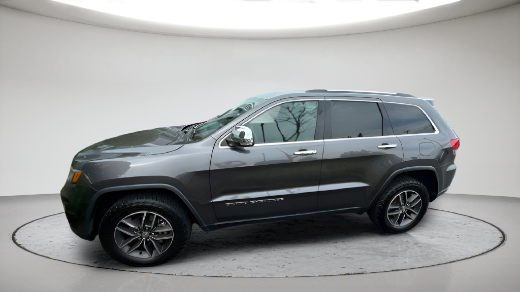 Used 2018 Gray Jeep Limited image 1