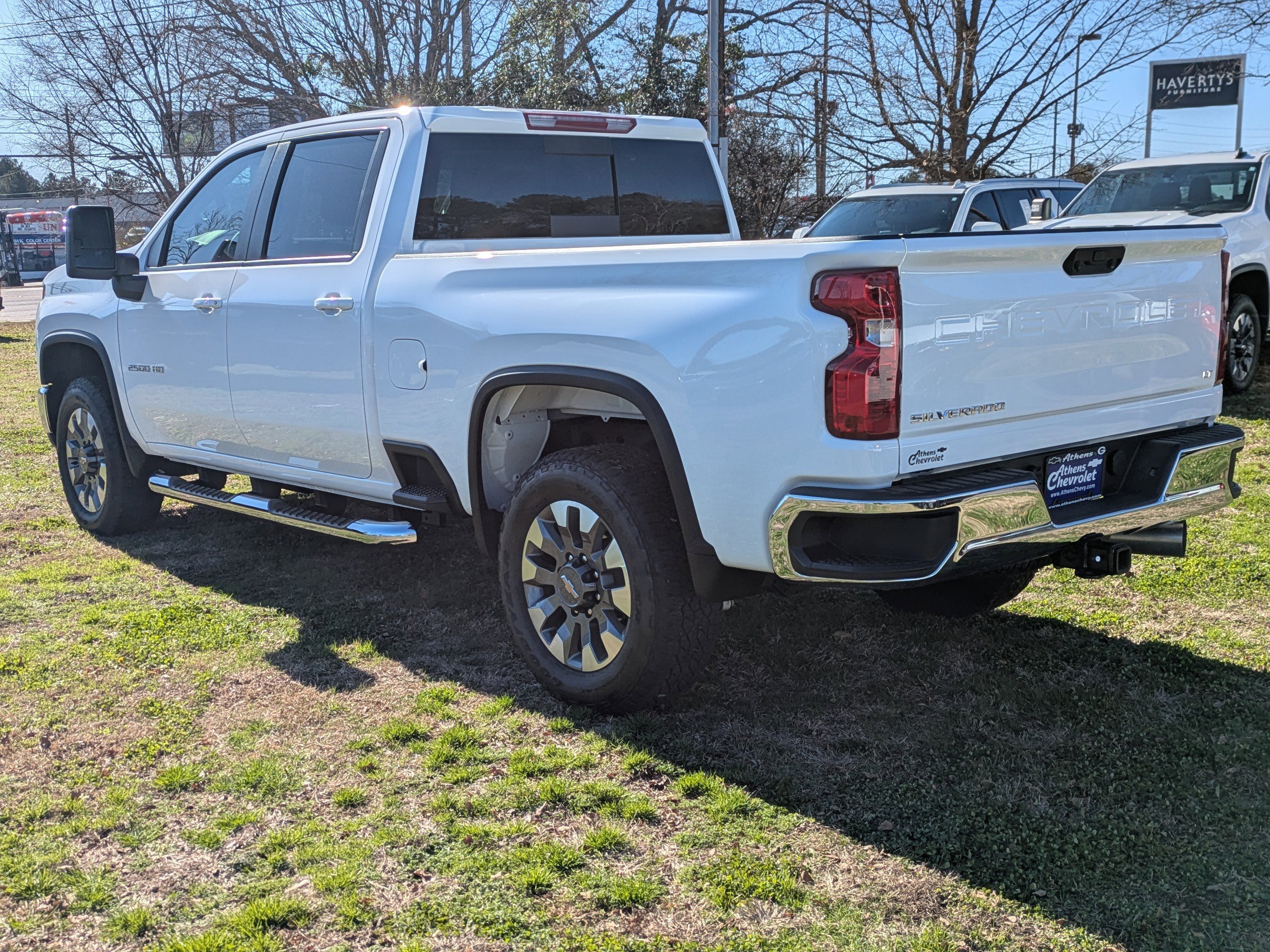 Used 2025 Summit White Chevrolet LT image 6