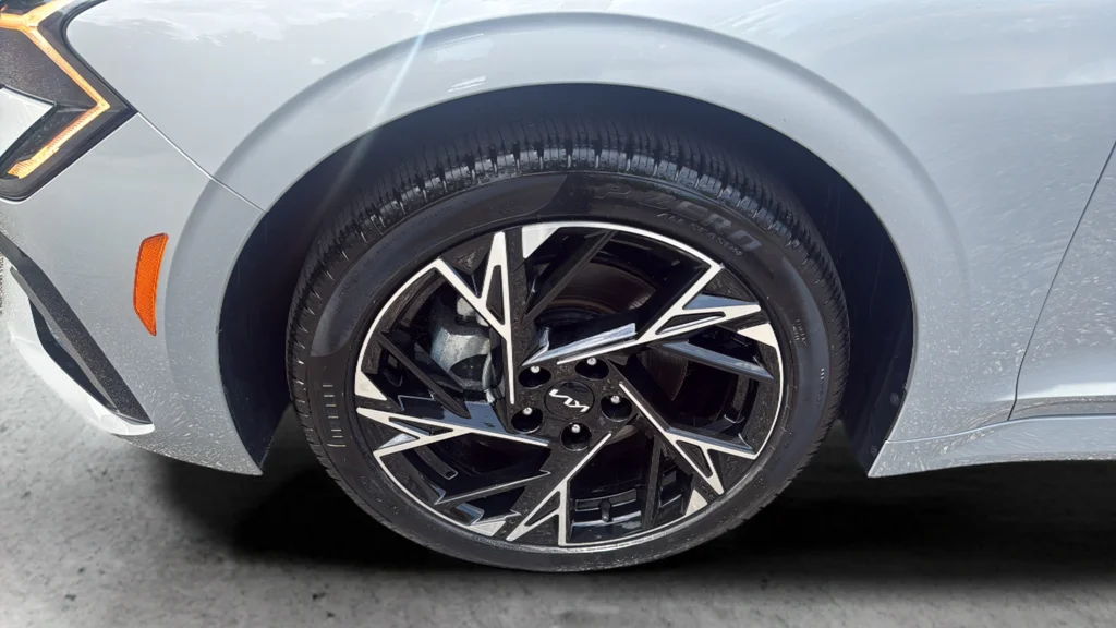 2025 Kia K5 GT-Line - Photo 24