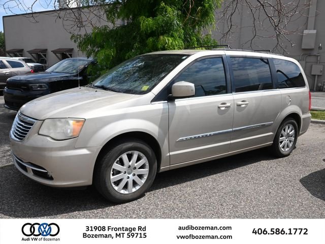 Used 2013 Beige Chrysler Touring image 1