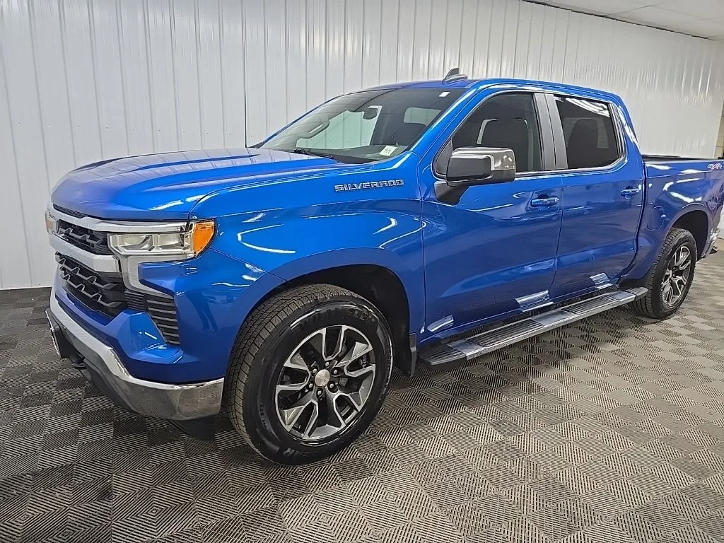 Used 2024 Blue Chevrolet LT image 8