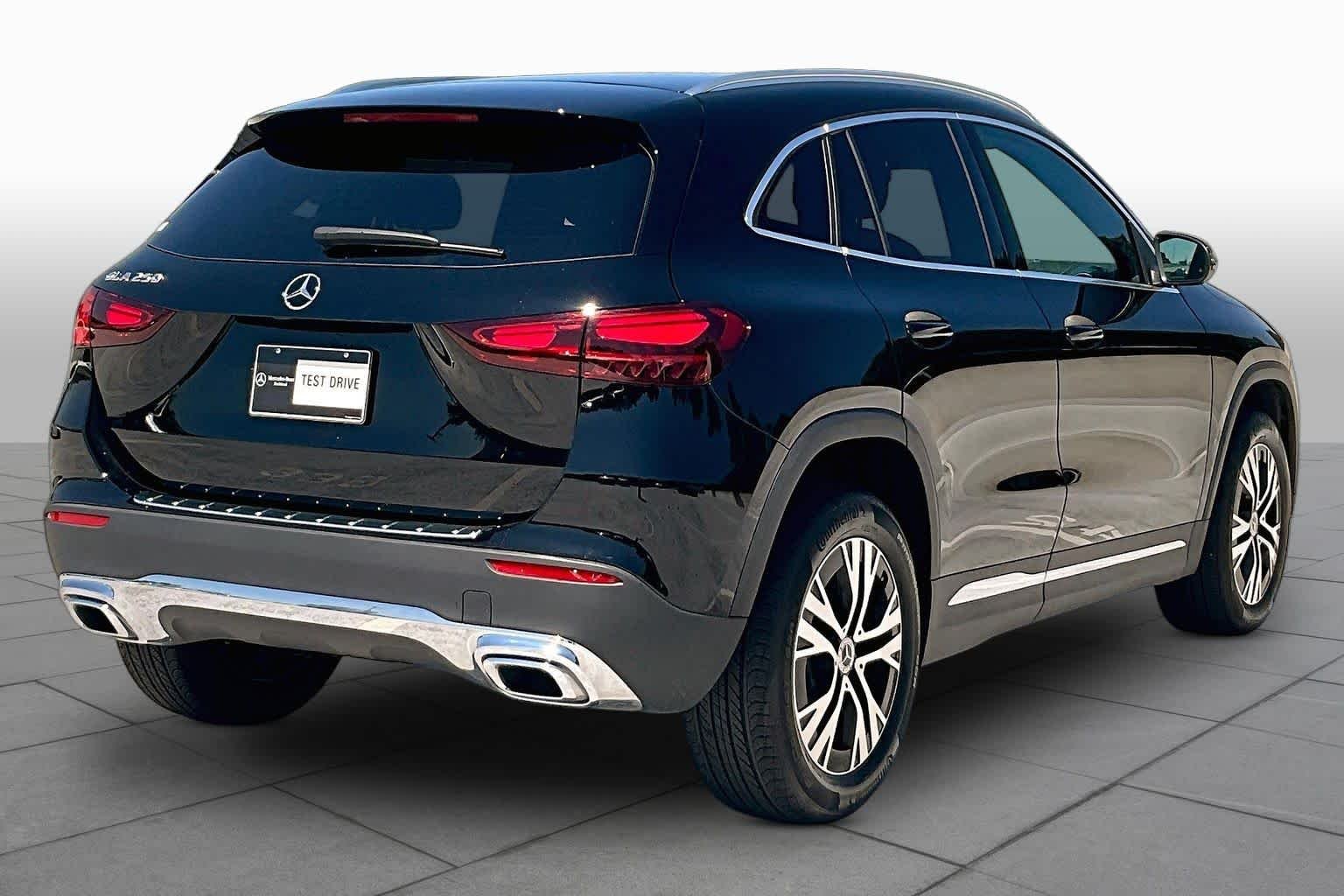 Used 2026 Night Black Mercedes-Benz GLA 250 image 12