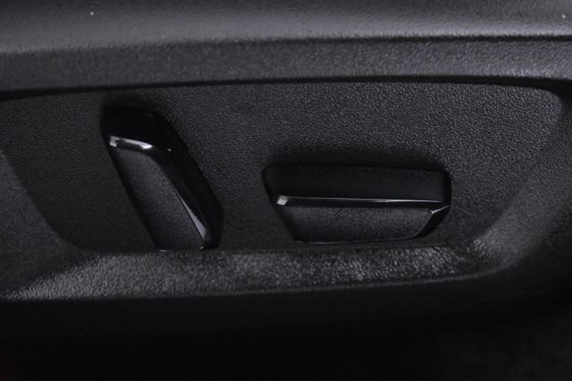 Used 2025  Mitsubishi SEL image 21