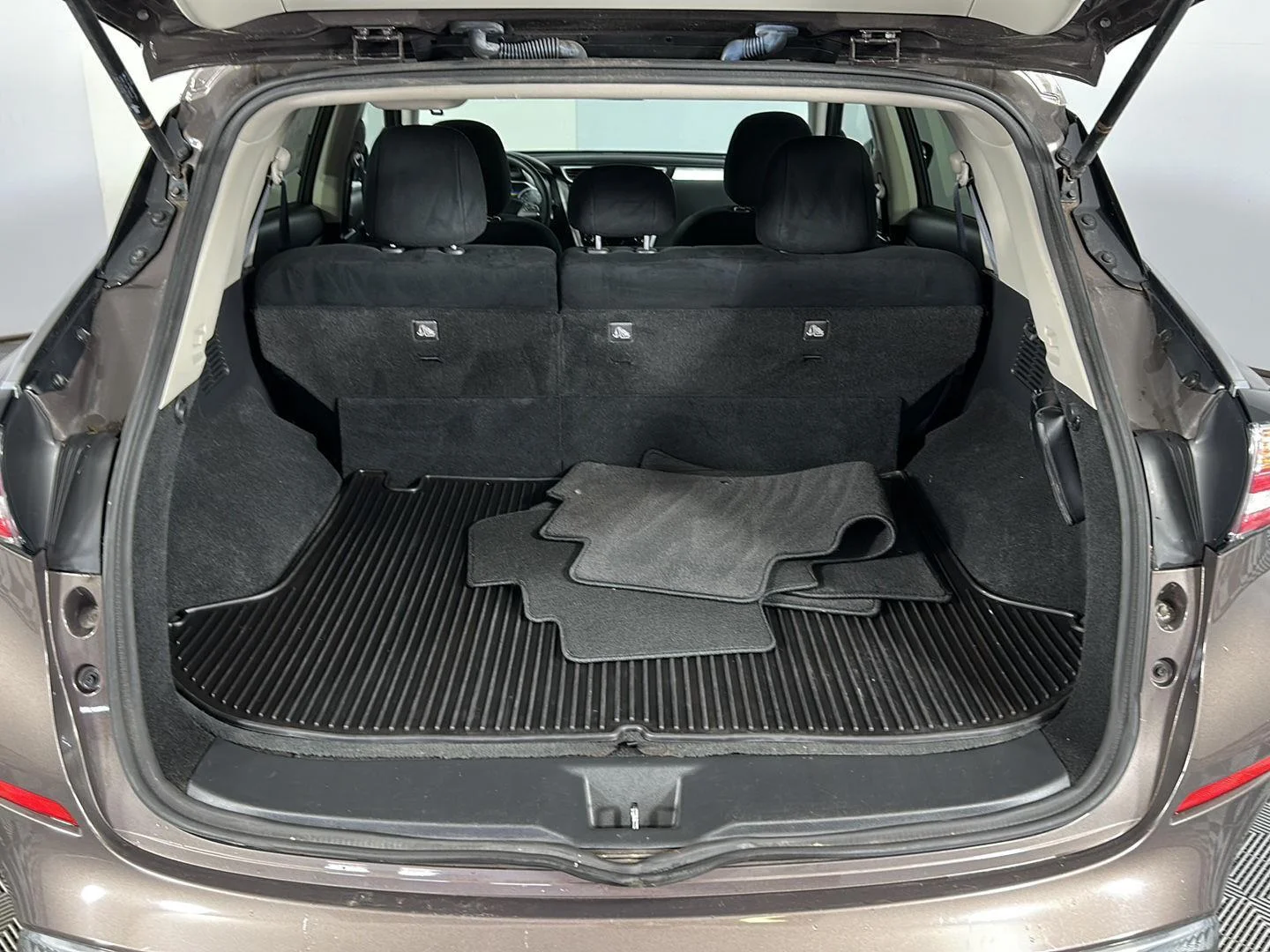 Used 2018 Java Metallic Nissan S image 10