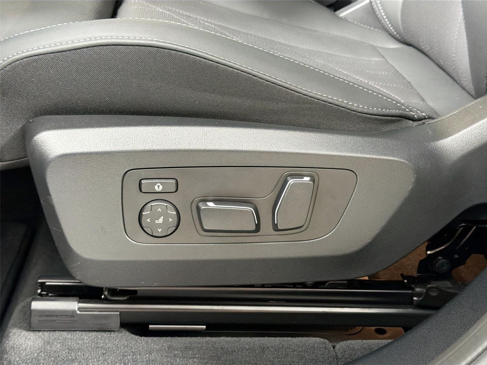 Used 2026 Skyscraper Grey Metallic BMW 30 xDrive image 17