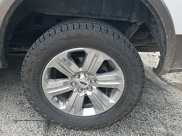 Used 2018 White Ford XL image 25