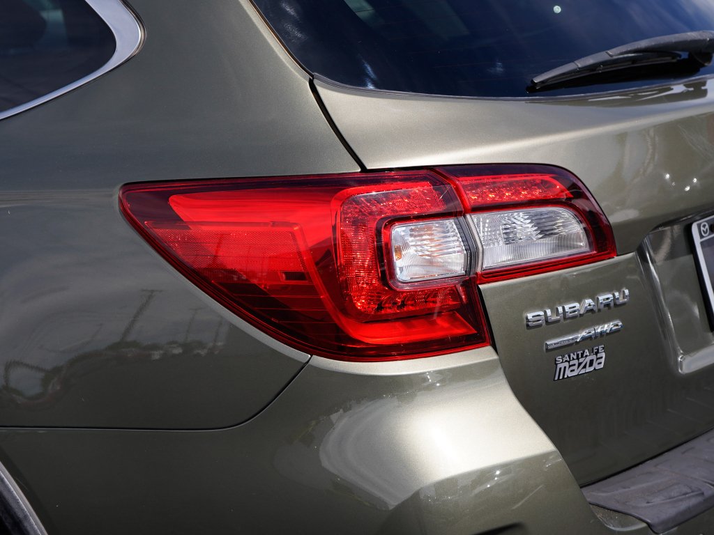 Used 2015 Wilderness Green Metallic Subaru 2.5i Premium image 10
