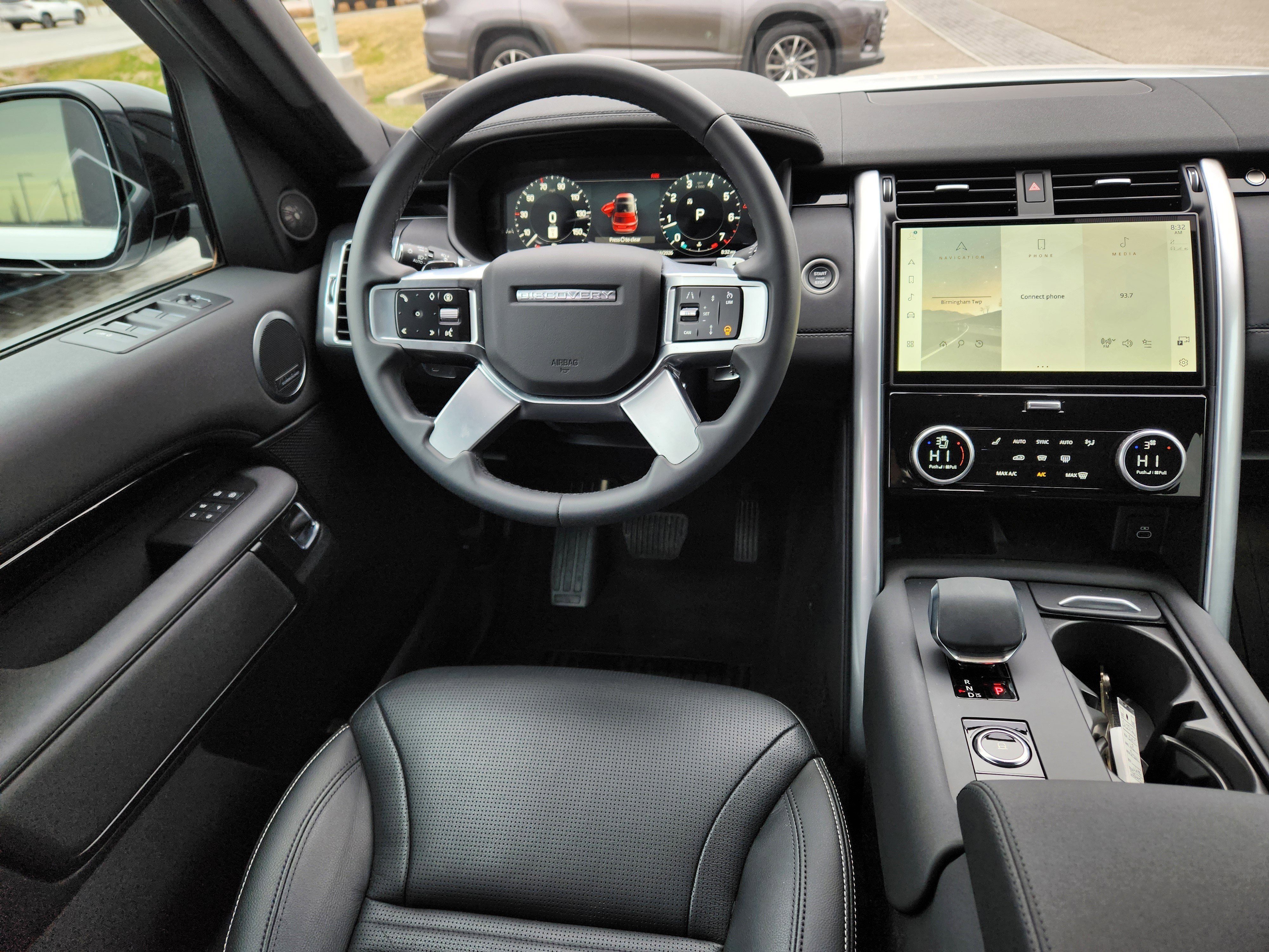 Certified Used 2025 Fuji White Land Rover S image 13