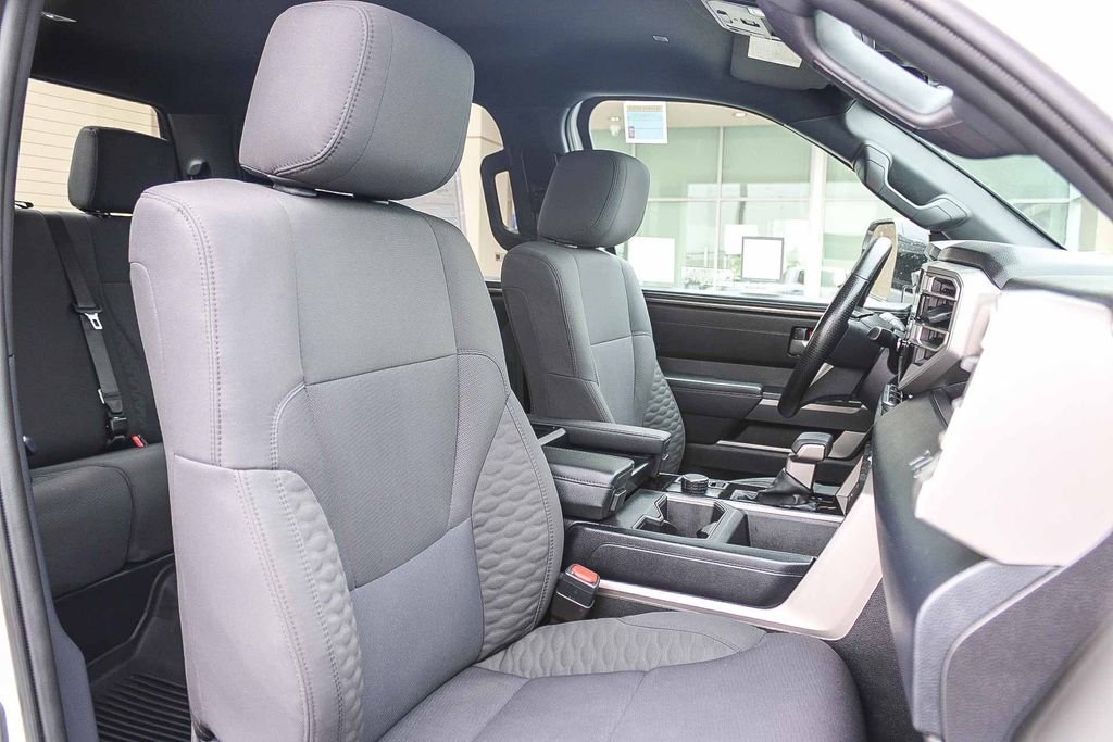 2025 Toyota Tundra SR5 - Photo 17