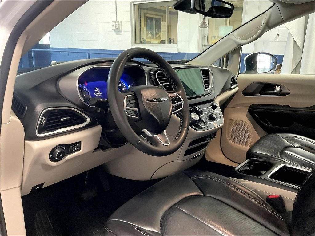 Used 2023 White Chrysler Touring L image 8
