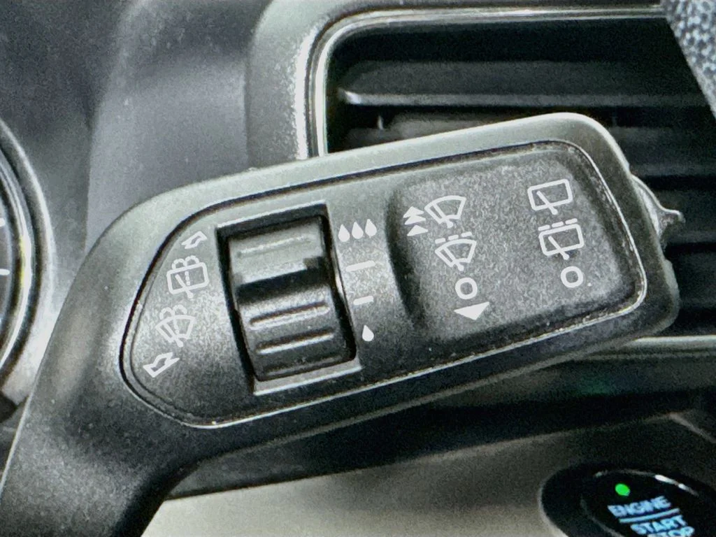 Used 2021 White Metallic Ford XLT image 15