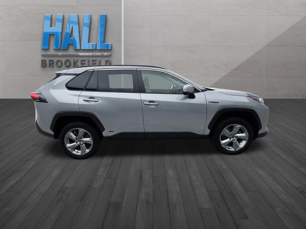 Used 2021 Silver Toyota XLE Premium image 6