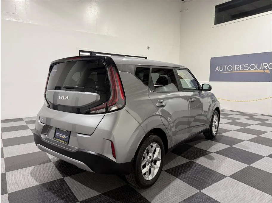 Used 2023 Steel Gray Kia LX image 5